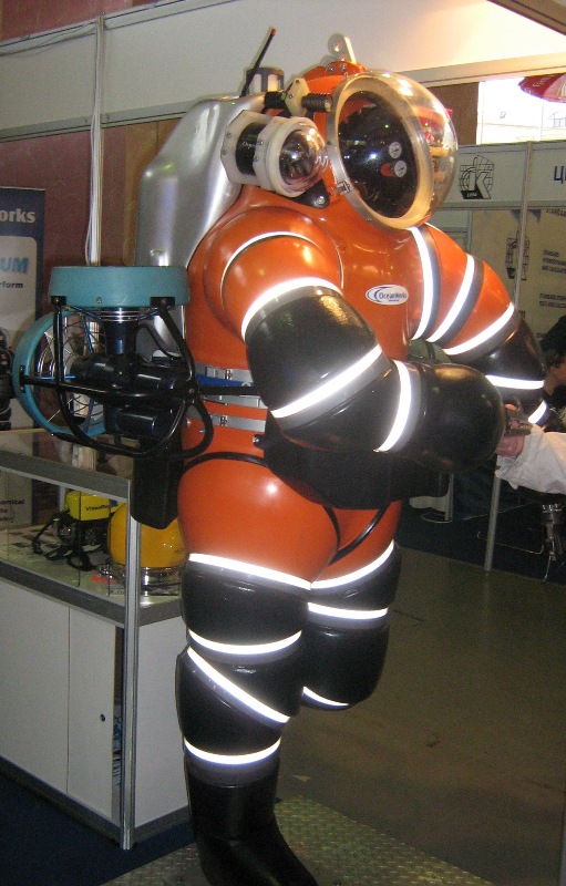 жесткий костюм жесткий костюм