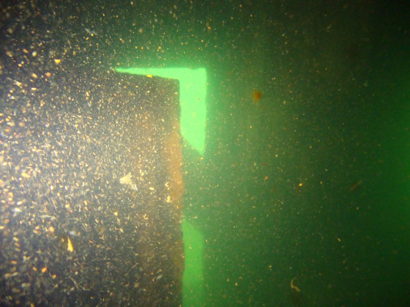 Вот он - аварийный выход! Вот он - аварийный выход!