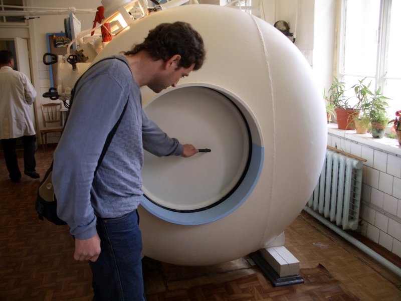 А сейчас дверца открывается... А сейчас дверца открывается...