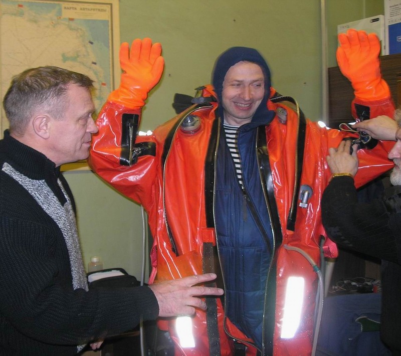 Испытания ССП в ледовом бассеине ААНИИ. Испытания ССП в ледовом бассеине ААНИИ.