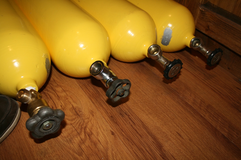 Баллон 150 кгс_вентили2 Баллон 150 кгс_вентили2