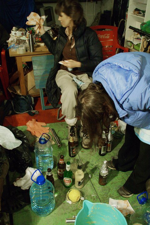 Будни милитант-феминистской фракции группы Война: тренировки с коктейлями Будни милитант-феминистской фракции группы Война: тренировки с коктейлями