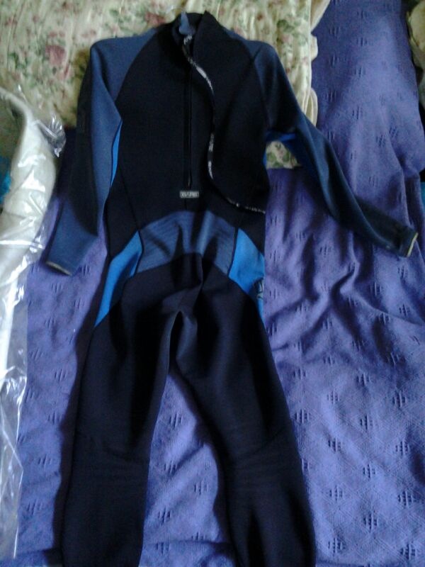 шлемы, перчатки, ласты, гидрокостюмы шлемы, перчатки, ласты, гидрокостюмы