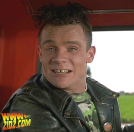 Нидлз, фанат гонок по улицам "Назад в Будущее-2" Нидлз, фанат гонок по улицам "Назад в Будущее-2"