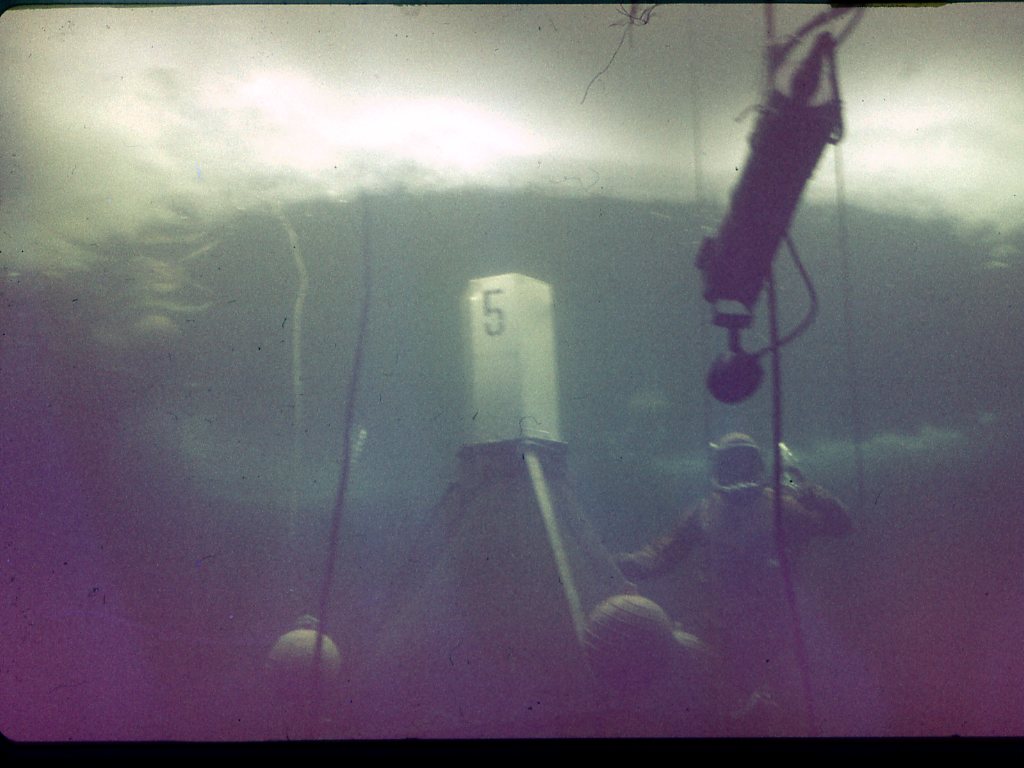 Подо льдом на подводном полигоне, 1985