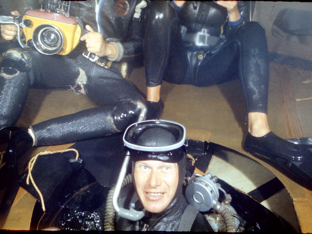 Леонид Бугров на входе в подводный дом «Спрут», 1983