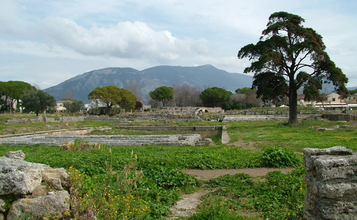 остатки античного бассейна