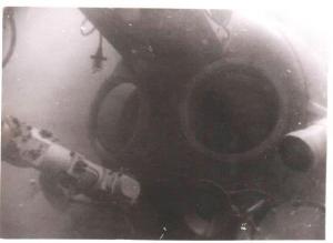 Обитаемый подводный аппарат "Риф" на полигоне НЭКМ (научно-экспериментальный комплекс марикультуры) на Черном море, мыс Большой Утриш, 1986 г.
Снимок сделан из подводной лаборатории "Спрут"