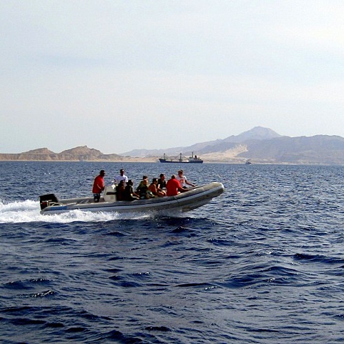 Пролив Тиран.