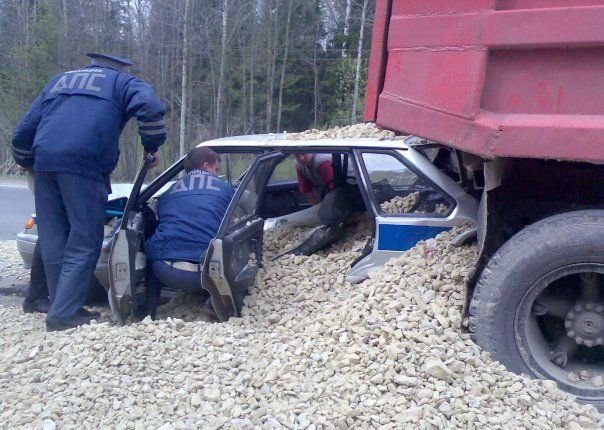 Что, без документов дальше везти груз нельзя? Что, без документов дальше везти груз нельзя?