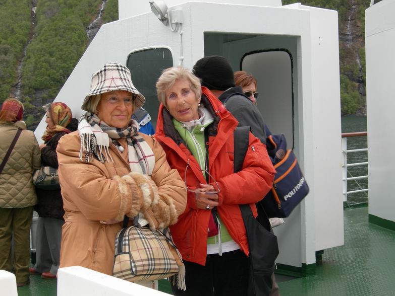 Иностранные бабушки на пароме. Иностранные бабушки на пароме.