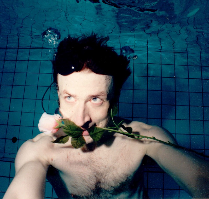 Автопортрет с цвиточком. Автопортрет с цвиточком.