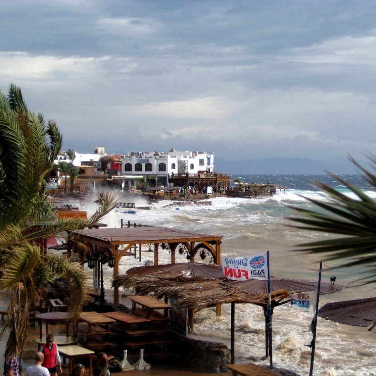 Лайтхаус в шторм. Лайтхаус в шторм.