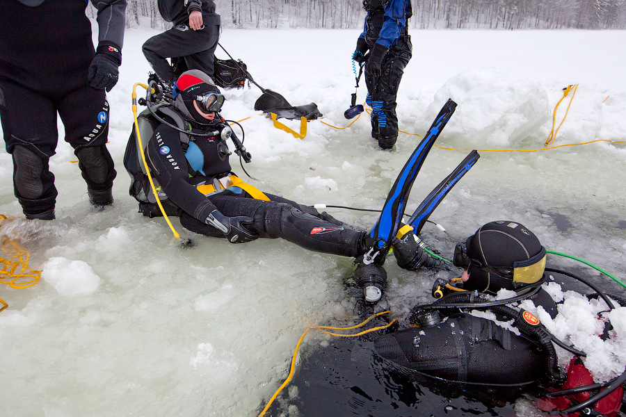 Цвелодубово: подлёдная нырялка и волейбол. 04-06.02.11 Цвелодубово: подлёдная нырялка и волейбол. 04-06.02.11