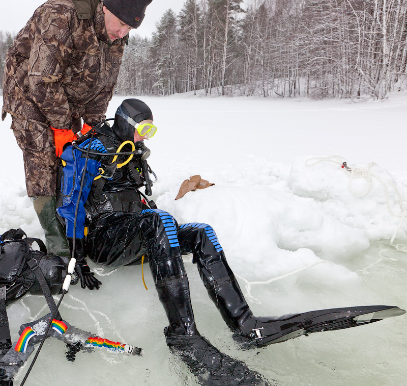 Цвелодубово: подлёдная нырялка и волейбол. 04-06.02.11 Цвелодубово: подлёдная нырялка и волейбол. 04-06.02.11