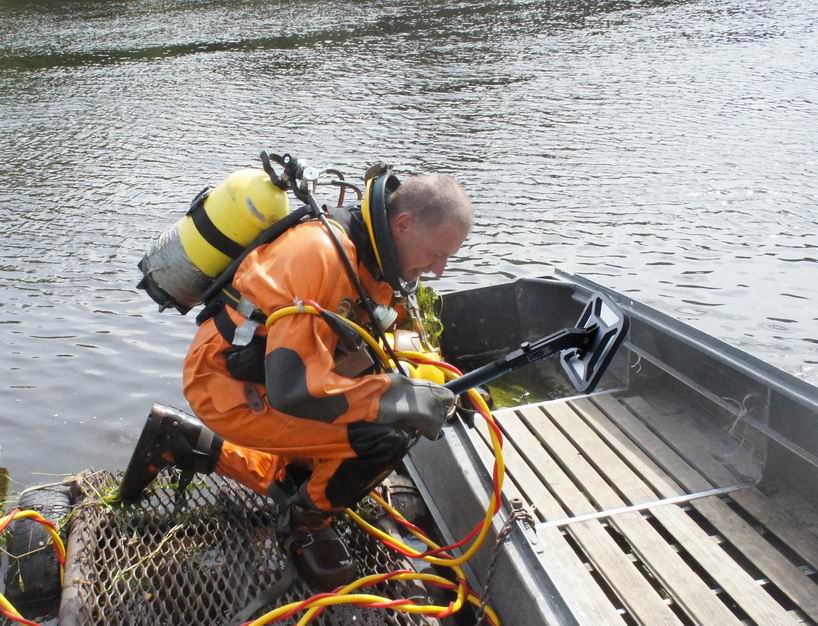 За металлом. За металлом.