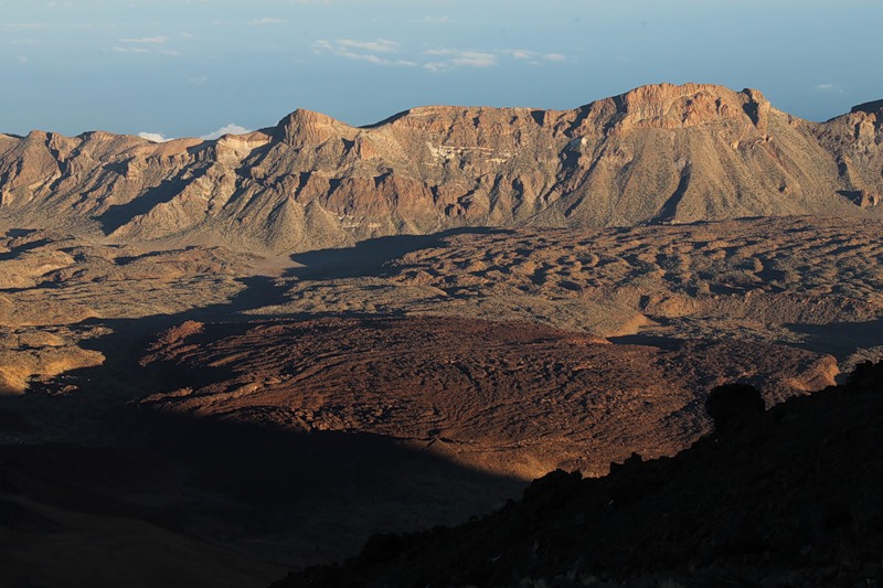 Лава в кальдере Тейде - контрастные вечерние тени Лава в кальдере Тейде - контрастные вечерние тени