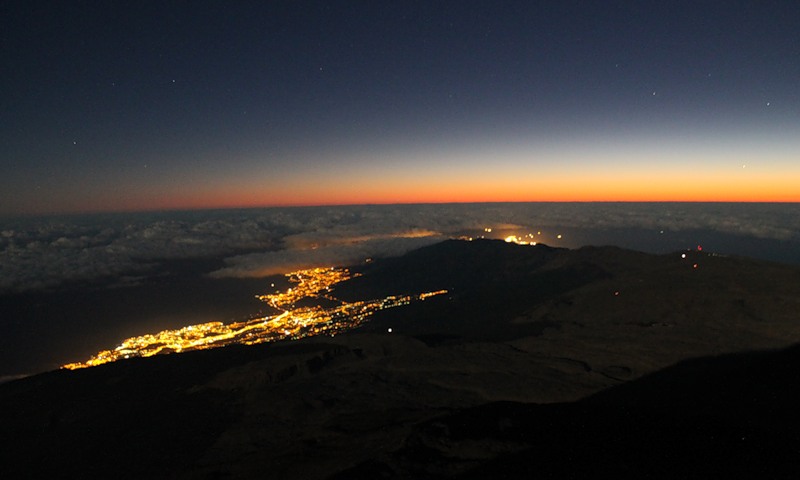 Рассвет над облаками Рассвет над облаками