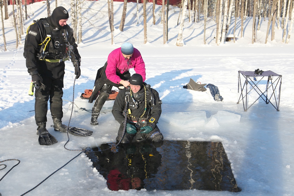 ice-diving ice-diving