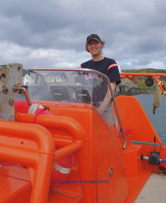 наш новый катер и гордый капитан наш новый катер и гордый капитан