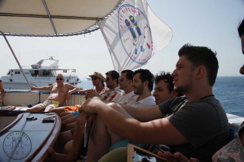 Сафари на Sea Serpent в июле 2013. Бразерсы, Дедалус, Эльфинстоун Сафари на Sea Serpent в июле 2013. Бразерсы, Дедалус, Эльфинстоун