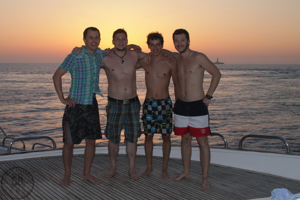 Сафари на Sea Serpent в июле 2013. Бразерсы, Дедалус, Эльфинстоун Сафари на Sea Serpent в июле 2013. Бразерсы, Дедалус, Эльфинстоун