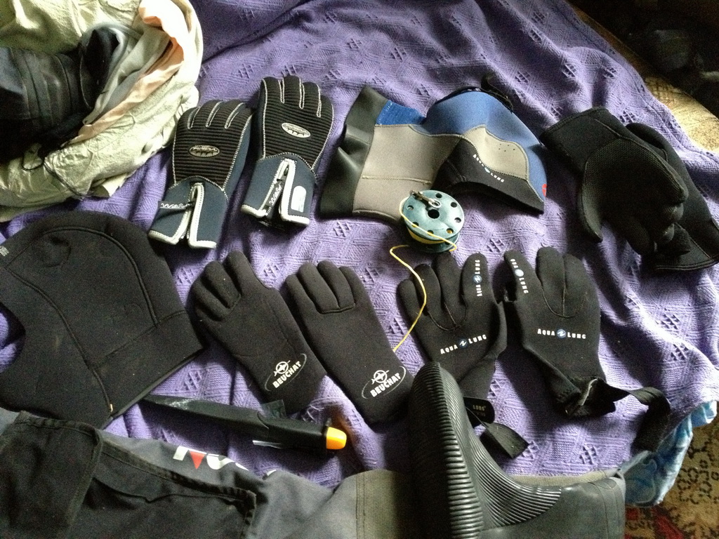 шлемы, перчатки, ласты, гидрокостюмы шлемы, перчатки, ласты, гидрокостюмы