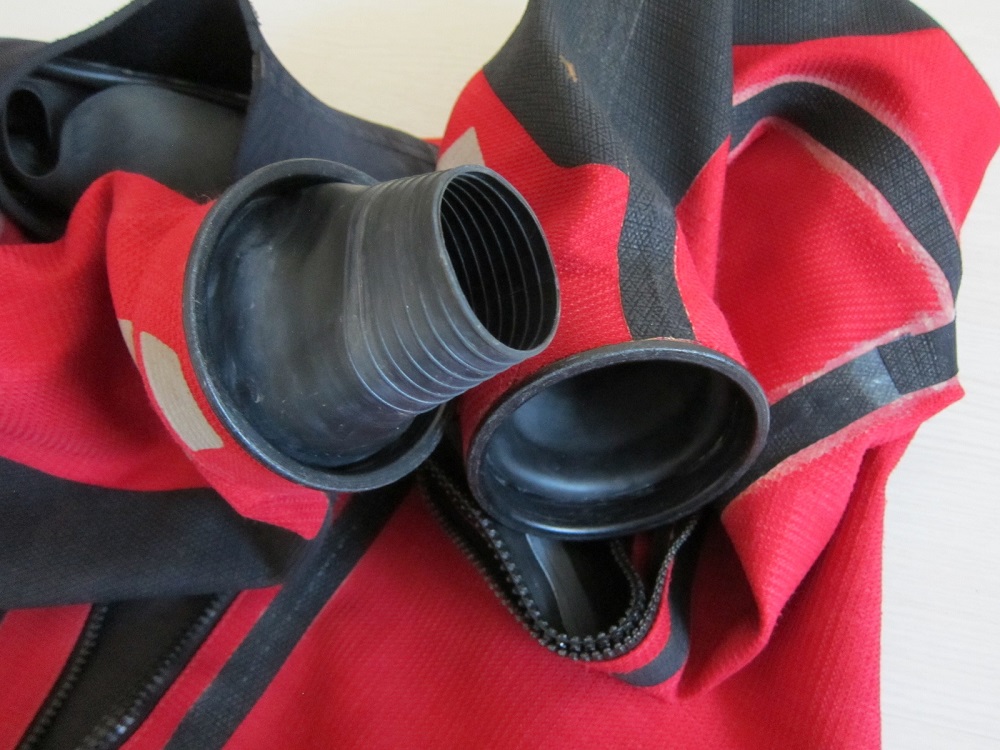 Продам cухой костюм Heavy Light Cordura RedQ, размер L Продам cухой костюм Heavy Light Cordura RedQ, размер L