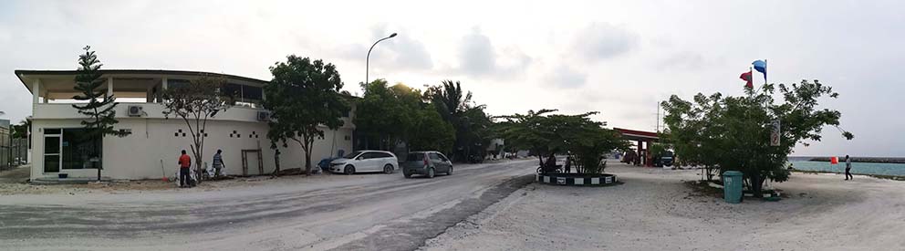 Дайв-центр (слева) Дайв-центр (слева)