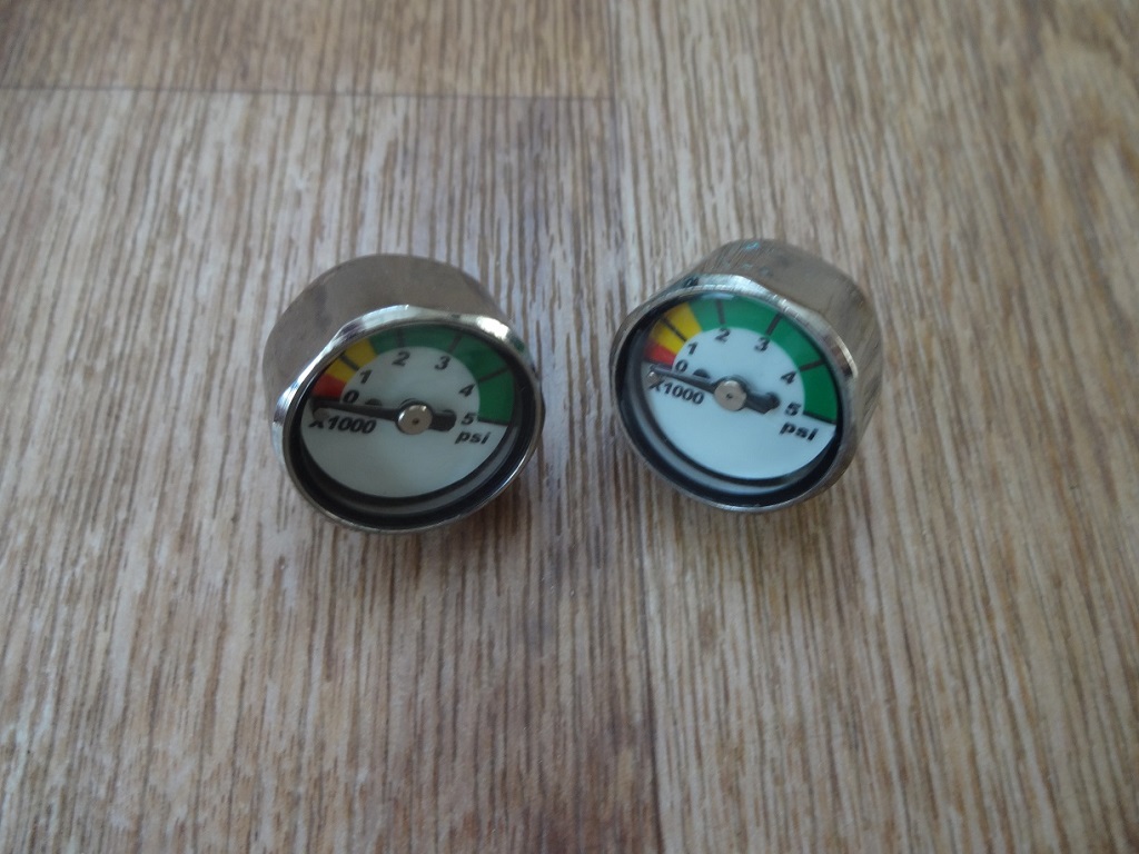 Манометры-монетки в регулятор Манометры-монетки в регулятор