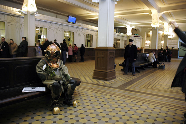 водолаз на вокзале водолаз на вокзале