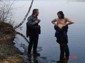 - Ла Бамба, поверь, вода холодная, надень поддёву!
- Да бросьте Вы, Александр Дмитриевич! Тепло! Ну ладно, так и быть... Только из уважения к Вам... - Ла Бамба, поверь, вода холодная, надень поддёву!
- Да бросьте Вы, Александр Дмитриевич! Тепло! Ну ладно, так и быть... Только из уважения к Вам...